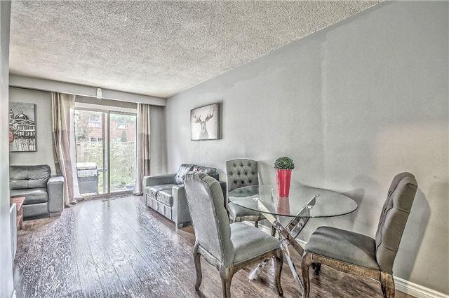 88 Dawson Cres, Townhouse with 3 bedrooms, 2 bathrooms and 2 parking in Brampton ON | Image 1