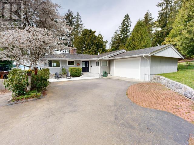 8535 Fern Road, House detached with 4 bedrooms, 3 bathrooms and null parking in Powell River B BC | Image 1
