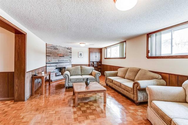 17 Newell Crt, House detached with 3 bedrooms, 2 bathrooms and 4 parking in Toronto ON | Image 11