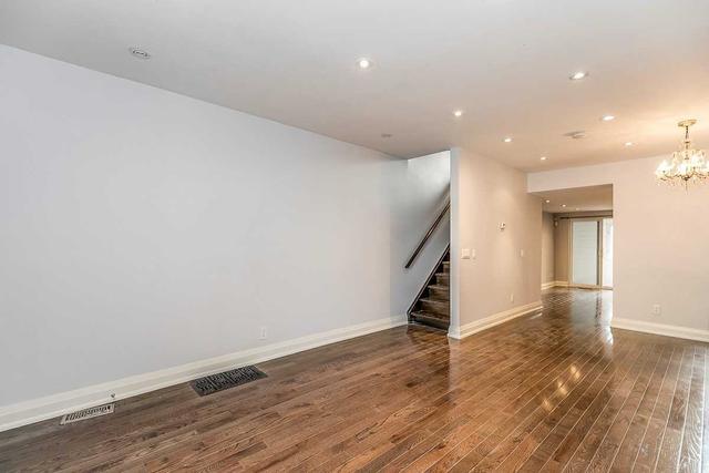 257 Claremont St, House attached with 2 bedrooms, 2 bathrooms and 0 parking in Toronto ON | Image 3