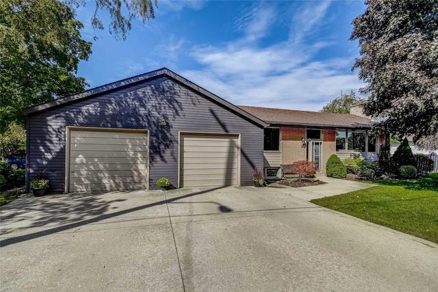 26 Kings Forest Dr, House detached with 3 bedrooms, 2 bathrooms and 5 parking in Hamilton ON | Image 1