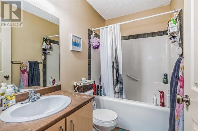3074 New Brighton Gardens, House attached with 2 bedrooms, 2 bathrooms and 2 parking in Calgary AB | Image 28
