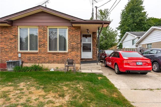 54 Seymour Avenue, House semidetached with 5 bedrooms, 2 bathrooms and null parking in St. Catharines ON | Image 1