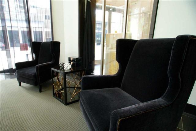 1408 - 32 Davenport Rd, Condo with 2 bedrooms, 2 bathrooms and 1 parking in Toronto ON | Image 3