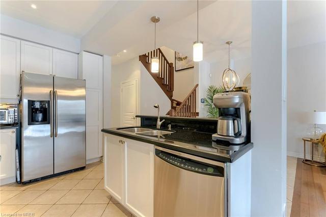 2450 Shadow Court N, House attached with 3 bedrooms, 3 bathrooms and 3 parking in Oakville ON | Image 13