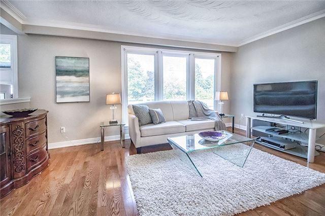 1002 Brimley Rd, House detached with 3 bedrooms, 2 bathrooms and 2 parking in Toronto ON | Image 3