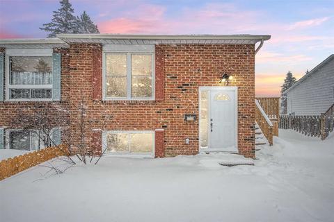 242 Castlefrank Rd, House detached with 2 bedrooms, 2 bathrooms and 2 parking in Ottawa ON | Card Image