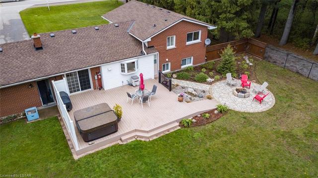 9351 Glendon Drive, House detached with 4 bedrooms, 2 bathrooms and 9 parking in Strathroy Caradoc ON | Image 7