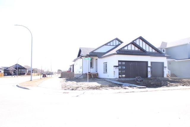 3 Vireo Avenue, House detached with 2 bedrooms, 2 bathrooms and 3 parking in Olds AB | Image 2