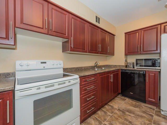 1202 - 80 Inverlochy Blvd, Condo with 3 bedrooms, 2 bathrooms and 1 parking in Markham ON | Image 9