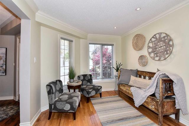 10 Nation Crt, House attached with 3 bedrooms, 3 bathrooms and 2 parking in Uxbridge ON | Image 3