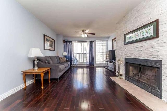 18 Cumberland Lane, Townhouse with 3 bedrooms, 2 bathrooms and 1 parking in Ajax ON | Image 4