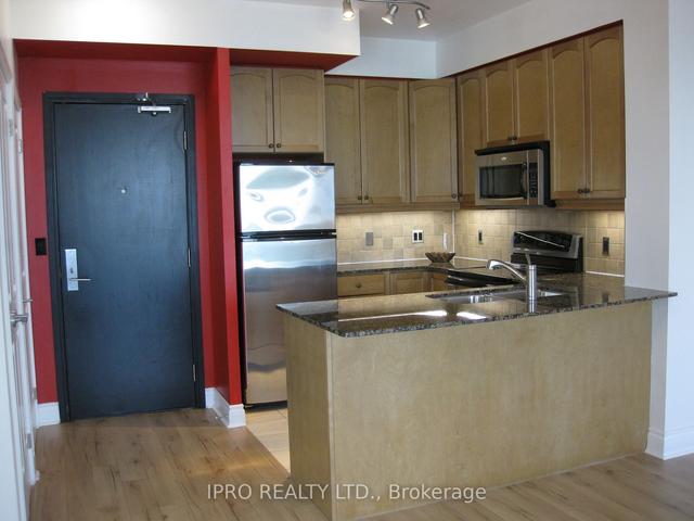 1602 - 90 Absolute Ave, Condo with 2 bedrooms, 1 bathrooms and 1 parking in Mississauga ON | Image 8