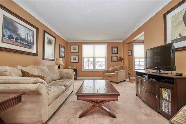 7913 Trackview St, House detached with 2 bedrooms, 2 bathrooms and 4 parking in Niagara Falls ON | Image 7