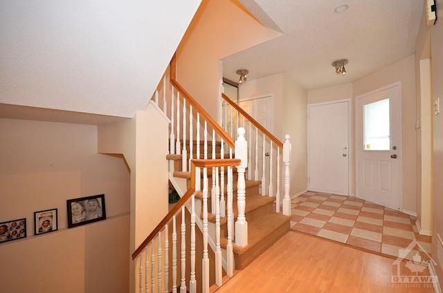 42 Saddle Crescent, House detached with 3 bedrooms, 4 bathrooms and 3 parking in Ottawa ON | Image 5