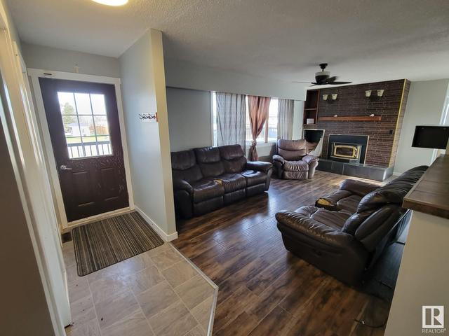 88 Main St, House detached with 6 bedrooms, 2 bathrooms and null parking in Edberg AB | Image 6