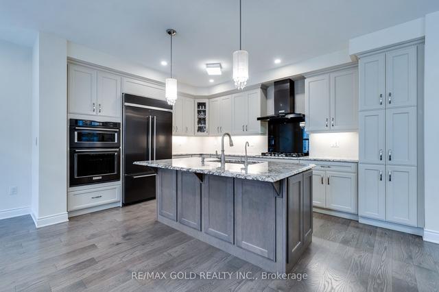 162 Stillwater Cres, House detached with 5 bedrooms, 5 bathrooms and 6 parking in Hamilton ON | Image 2