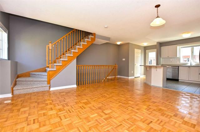 02 - 129 Tenth St, Townhouse with 3 bedrooms, 2 bathrooms and 2 parking in Toronto ON | Image 3