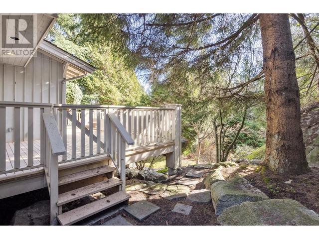 4898 Meadfeild Road, House detached with 3 bedrooms, 3 bathrooms and 5 parking in West Vancouver BC | Image 25