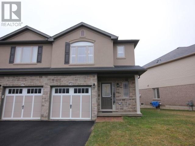 172 Westbank Tr, House attached with 3 bedrooms, 2 bathrooms and 3 parking in Hamilton ON | Image 1