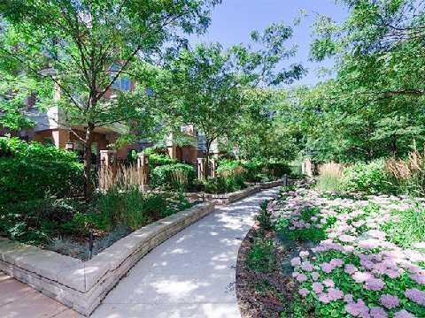 th12 - 21 Burkebrook Pl, Townhouse with 3 bedrooms, 3 bathrooms and 2 parking in Toronto ON | Image 2