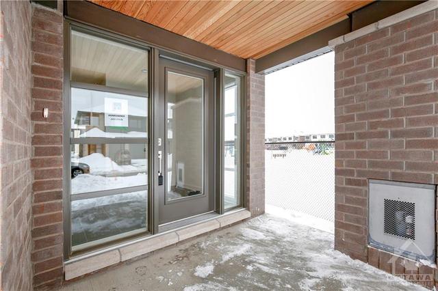 422 Trident Mews, Townhouse with 3 bedrooms, 3 bathrooms and 2 parking in Ottawa ON | Image 2