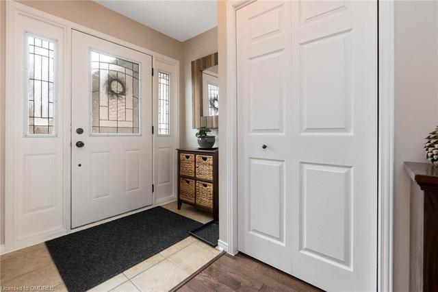 52 Kincaid Court, House detached with 3 bedrooms, 1 bathrooms and null parking in Brampton ON | Image 2