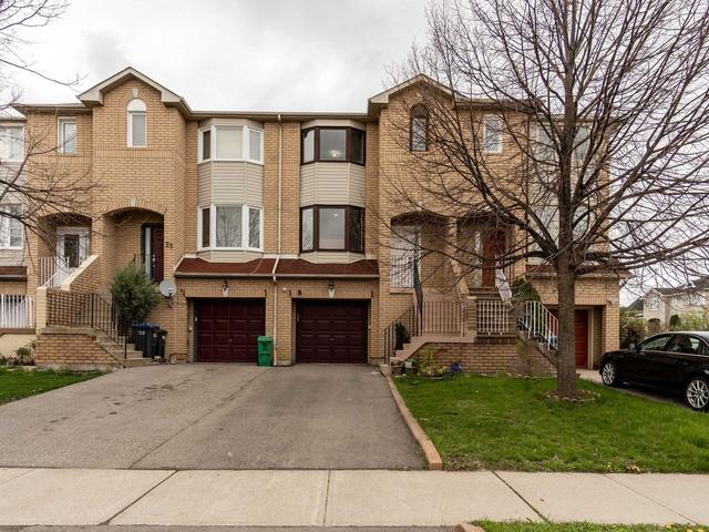 27 Dino Crt, House attached with 3 bedrooms, 4 bathrooms and 3 parking in Brampton ON | Image 1