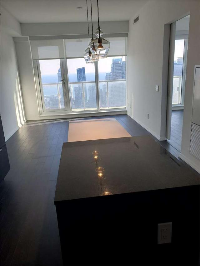 5507 - 197 Yonge St, Condo with 1 bedrooms, 1 bathrooms and 0 parking in Toronto ON | Image 5
