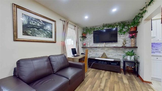 6 Clearview Crt, House detached with 3 bedrooms, 3 bathrooms and 3 parking in Brampton ON | Image 5
