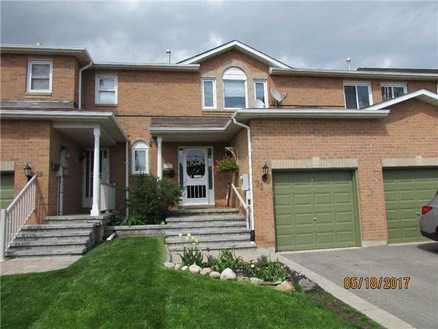 21 Farnham Dr, Townhouse with 3 bedrooms, 2 bathrooms and 1 parking in Brampton ON | Image 1