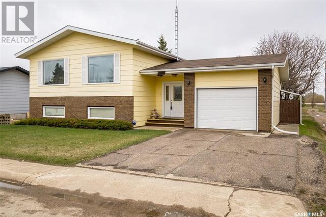102 Birch Place, House detached with 5 bedrooms, 4 bathrooms and null parking in Shellbrook SK | Image 1