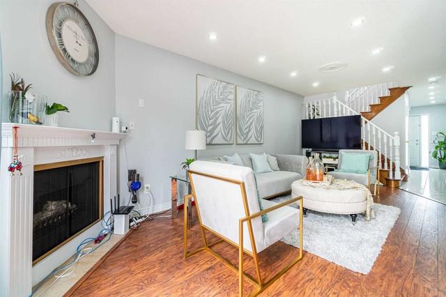 19 - 18 Hetherington Pl, Townhouse with 3 bedrooms, 3 bathrooms and 3 parking in Brampton ON | Image 2