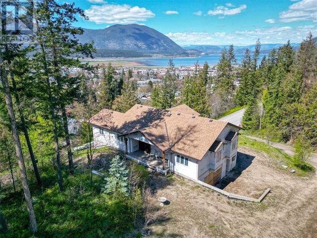 633 9 Street Se, House detached with 5 bedrooms, 3 bathrooms and 2 parking in Salmon Arm BC | Image 2