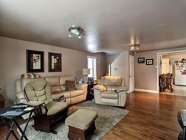 1784 Aubin Rd, House detached with 2 bedrooms, 1 bathrooms and 5 parking in Windsor ON | Image 4