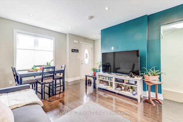22 Coventry St, House attached with 3 bedrooms, 3 bathrooms and 1 parking in Toronto ON | Image 2