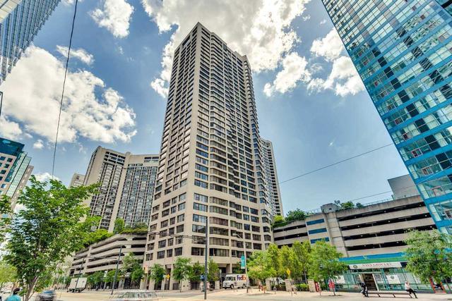 1013 - 55 Harbour Sq, Condo with 3 bedrooms, 2 bathrooms and 1 parking in Toronto ON | Image 1