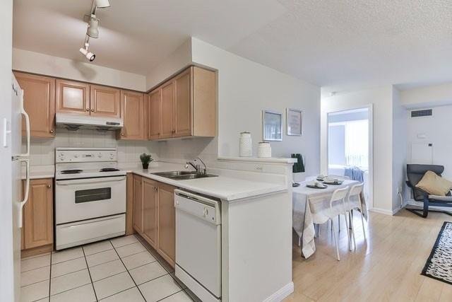 506 - 23 Lorraine Dr, Condo with 2 bedrooms, 2 bathrooms and 1 parking in Toronto ON | Image 8