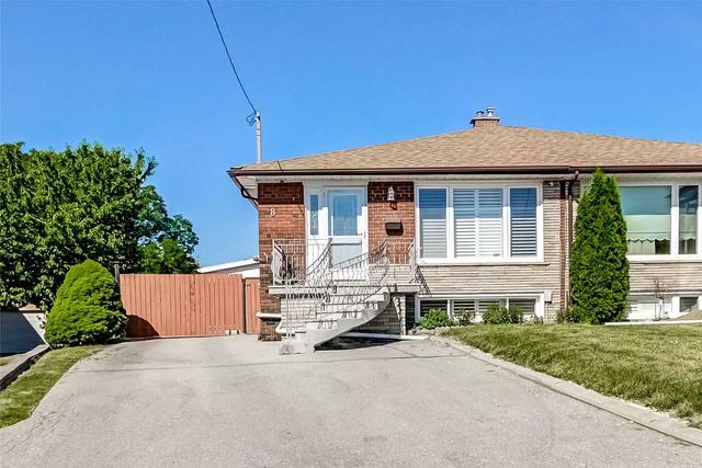 8 Chateau Crt, House semidetached with 3 bedrooms, 2 bathrooms and 7 parking in Toronto ON | Image 26