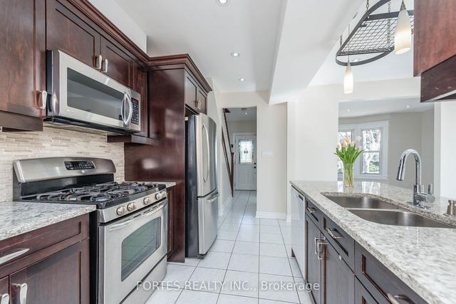 8 Spring Grove Ave, House semidetached with 3 bedrooms, 3 bathrooms and 1 parking in Toronto ON | Image 22