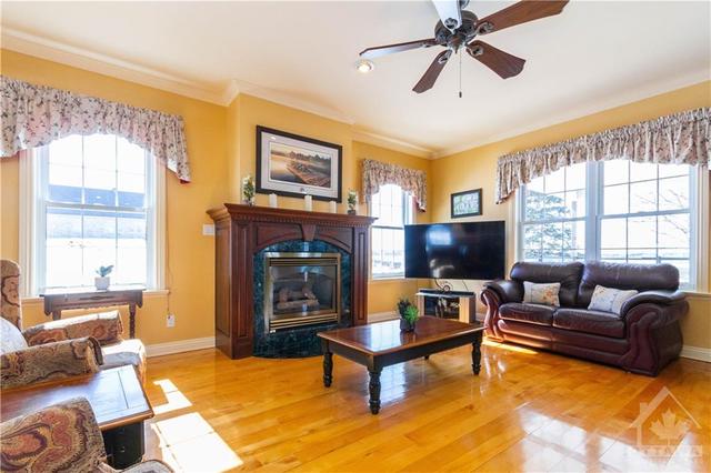 76 Pendleton Street, House detached with 3 bedrooms, 4 bathrooms and 6 parking in Champlain ON | Image 9