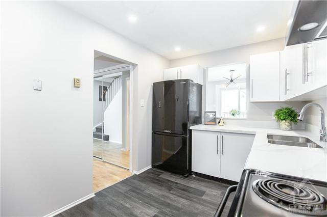 5 - 160 Fenerty Court, House attached with 2 bedrooms, 2 bathrooms and 1 parking in Ottawa ON | Image 20
