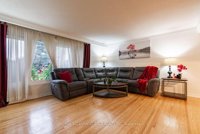 4 Tanner Circ, House detached with 4 bedrooms, 3 bathrooms and 8 parking in St. Catharines ON | Image 6
