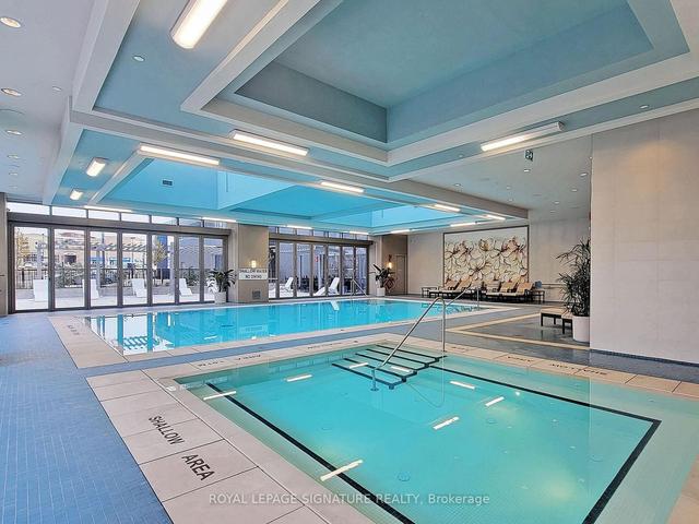 404 - 10 Gatineau Dr, Condo with 2 bedrooms, 2 bathrooms and 1 parking in Vaughan ON | Image 11