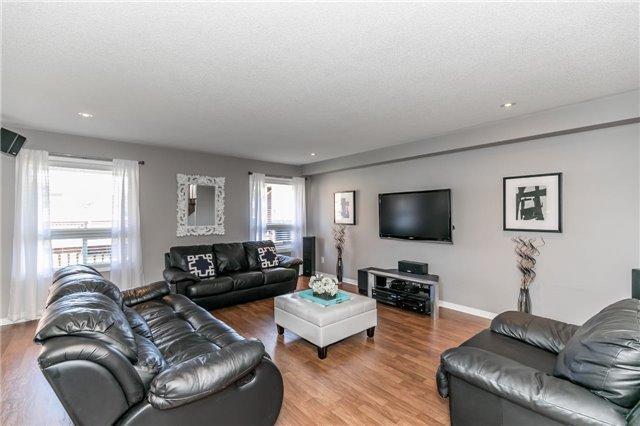 128 Aishford Rd, House detached with 3 bedrooms, 3 bathrooms and 2 parking in Bradford West Gwillimbury ON | Image 3