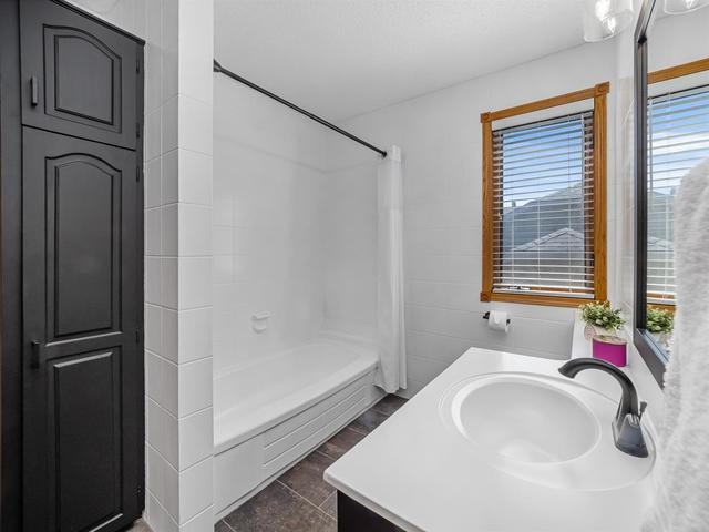 916 Woodbine Boulevard Sw, House detached with 3 bedrooms, 3 bathrooms and 5 parking in Calgary AB | Image 30