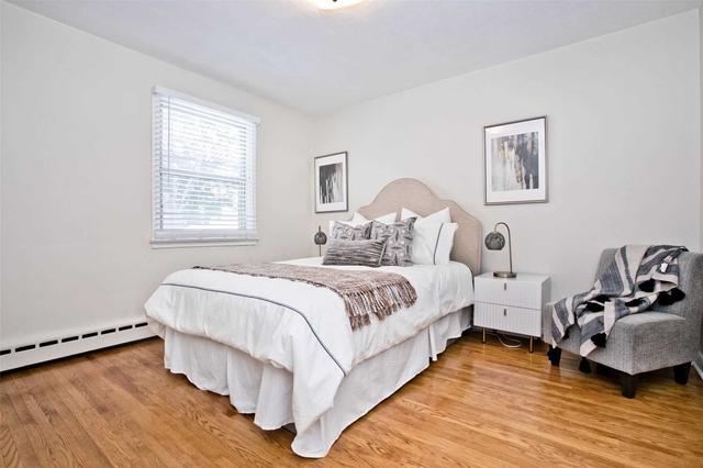 60 Wishing Well Dr, House detached with 3 bedrooms, 2 bathrooms and 2 parking in Toronto ON | Image 8
