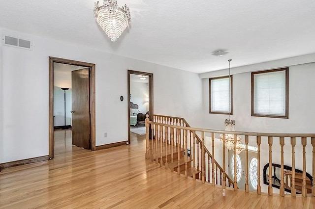 48 Leafield Dr, House detached with 4 bedrooms, 5 bathrooms and 2 parking in Toronto ON | Image 9