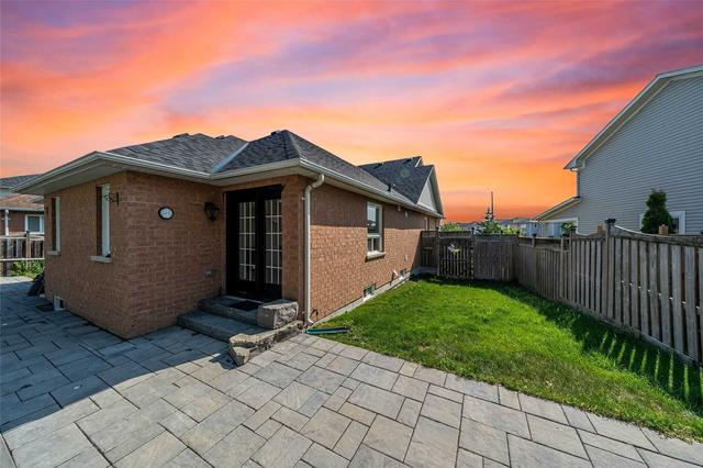 18 Stephens Gulch Dr, House detached with 2 bedrooms, 3 bathrooms and 6 parking in Clarington ON | Image 32