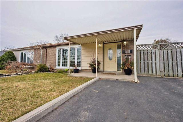 101 Aloma Cres, House semidetached with 3 bedrooms, 2 bathrooms and 5 parking in Brampton ON | Image 2
